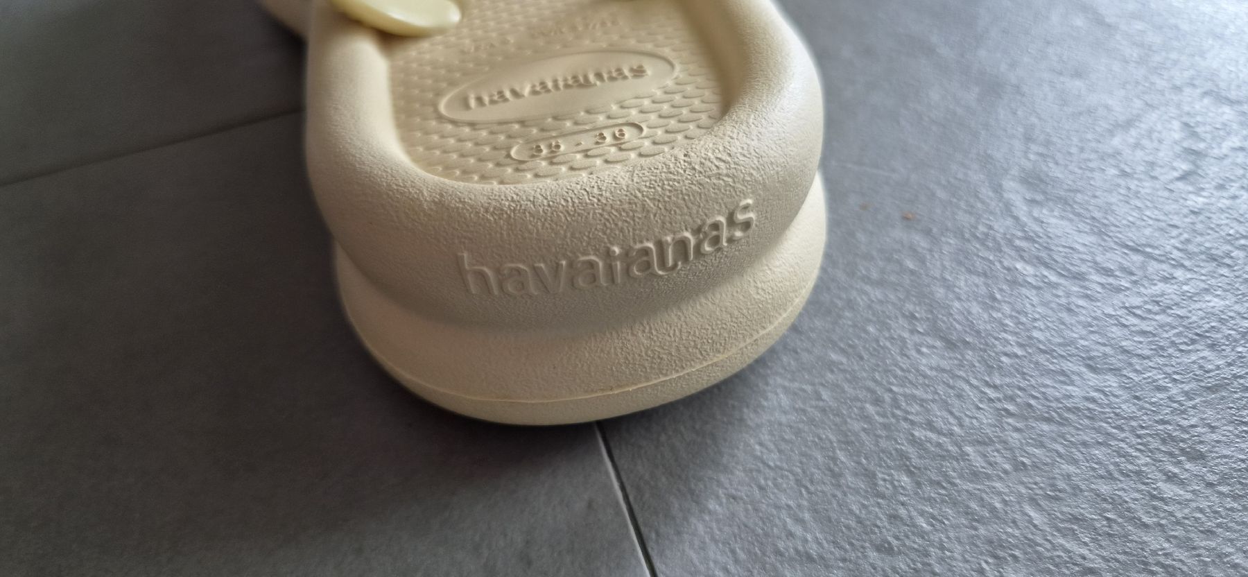 Havaianas Chaussures filles: HAVAIANAS 35/36 CRÈME  – Neuf (Voir description) à vufflens la ville par Veuveclicquot