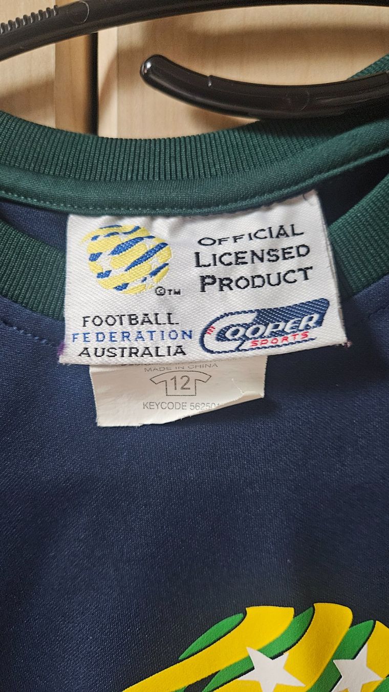 Canottiere & Pantaloni: Kinderfussballtrikot Australia "Socceros" – Usato da Münchenbuchsee venduto da Yothu 2