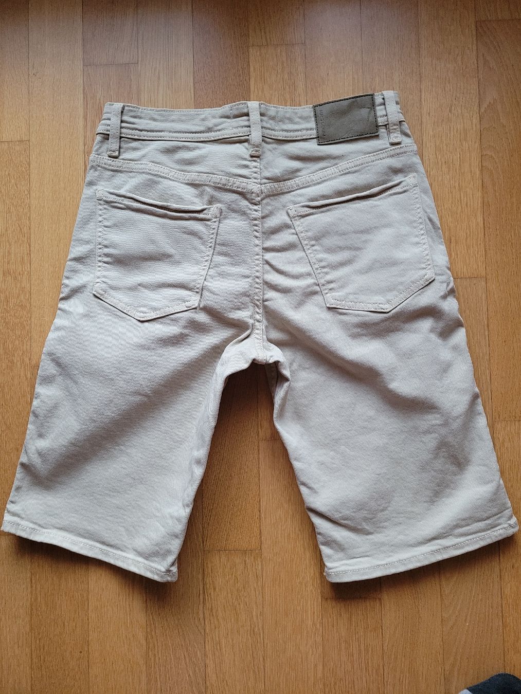 Mango Pantaloni: Bermuda en jean beige – Nuovo e nell'imballaggio originale da Biel/Bienne venduto da Leila32 1