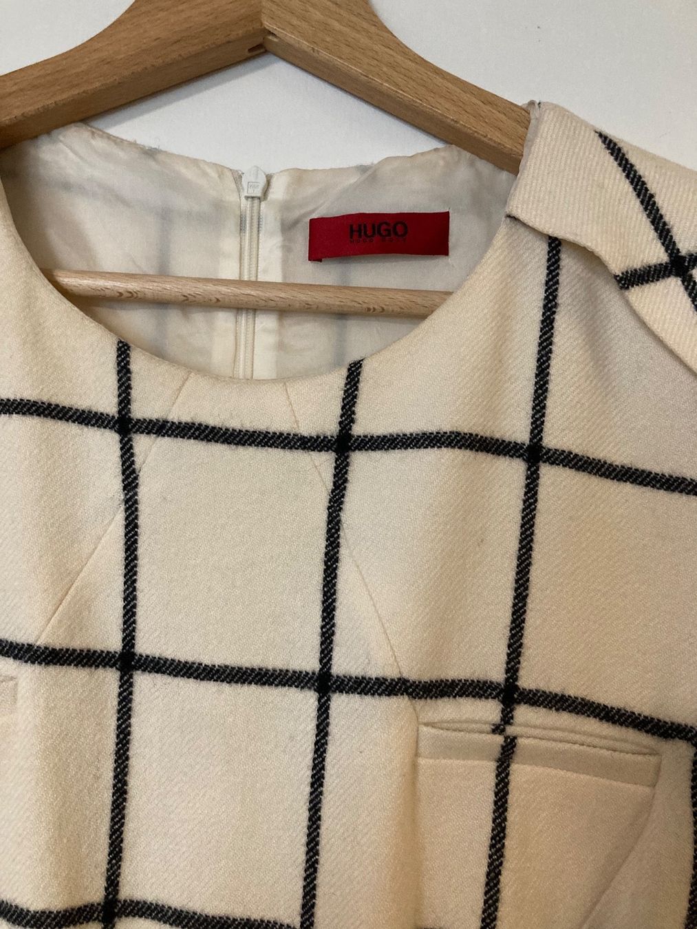 Hugo Boss Vestiti: Etuikleid von Hugo Boss – Usato da Uster venduto da Kalici1 2