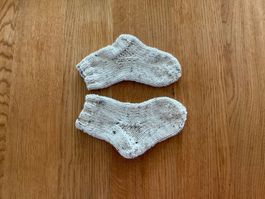 Handgestrickte Babysocken, Gr. 62/68, Wolle, 13,5 cm Fusslän
