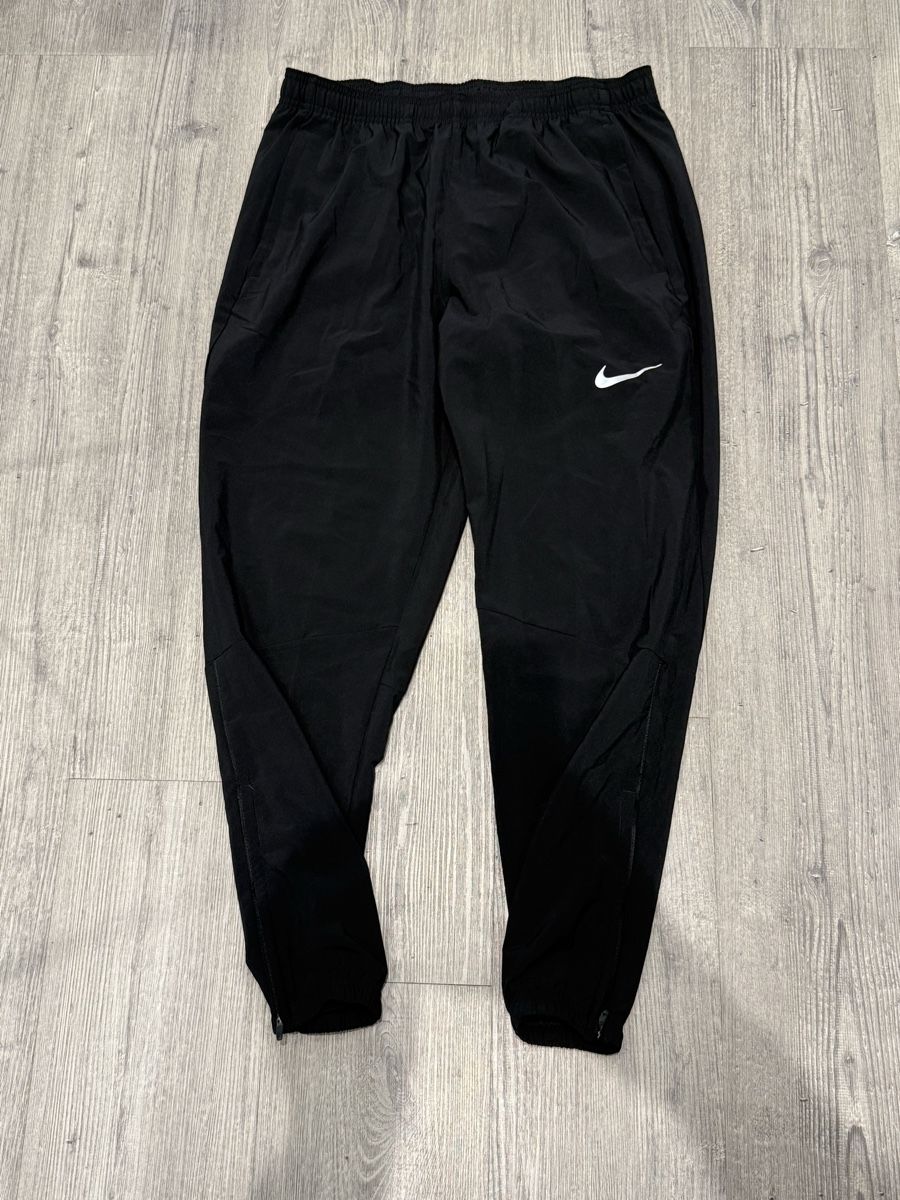 Nike T-shirt: Nike running kit for man M – Nuovo (secondo la descrizione) da Giubiasco venduto da Darkemperor 5