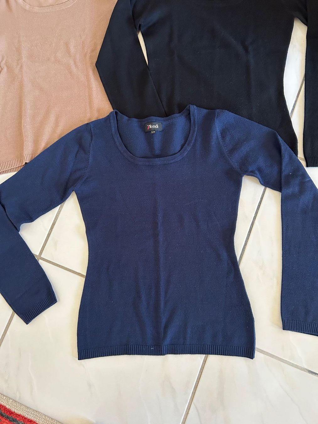 Maglioni & Felpe: Damen Pullover in 3 Farben – Usato da Gutenswil venduto da walker60 2