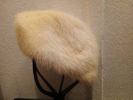 Winter-Chic: Vintage Pelzmütze in Creme - Warm & Stilvoll!