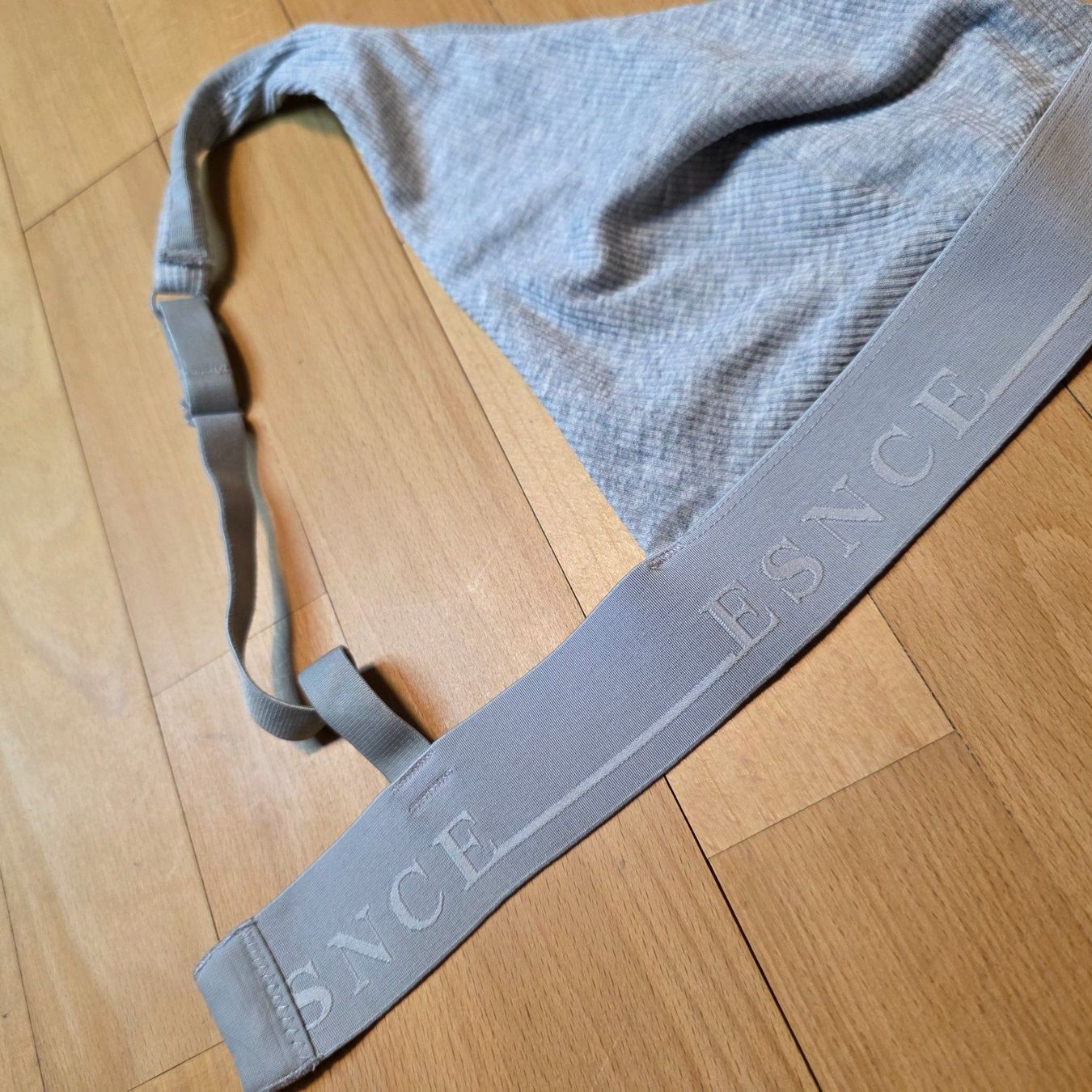 Altra biancheria intima: Esnce Bralette Gr. 40/L Grau – Usato da Wald ZH venduto da CapLux 1