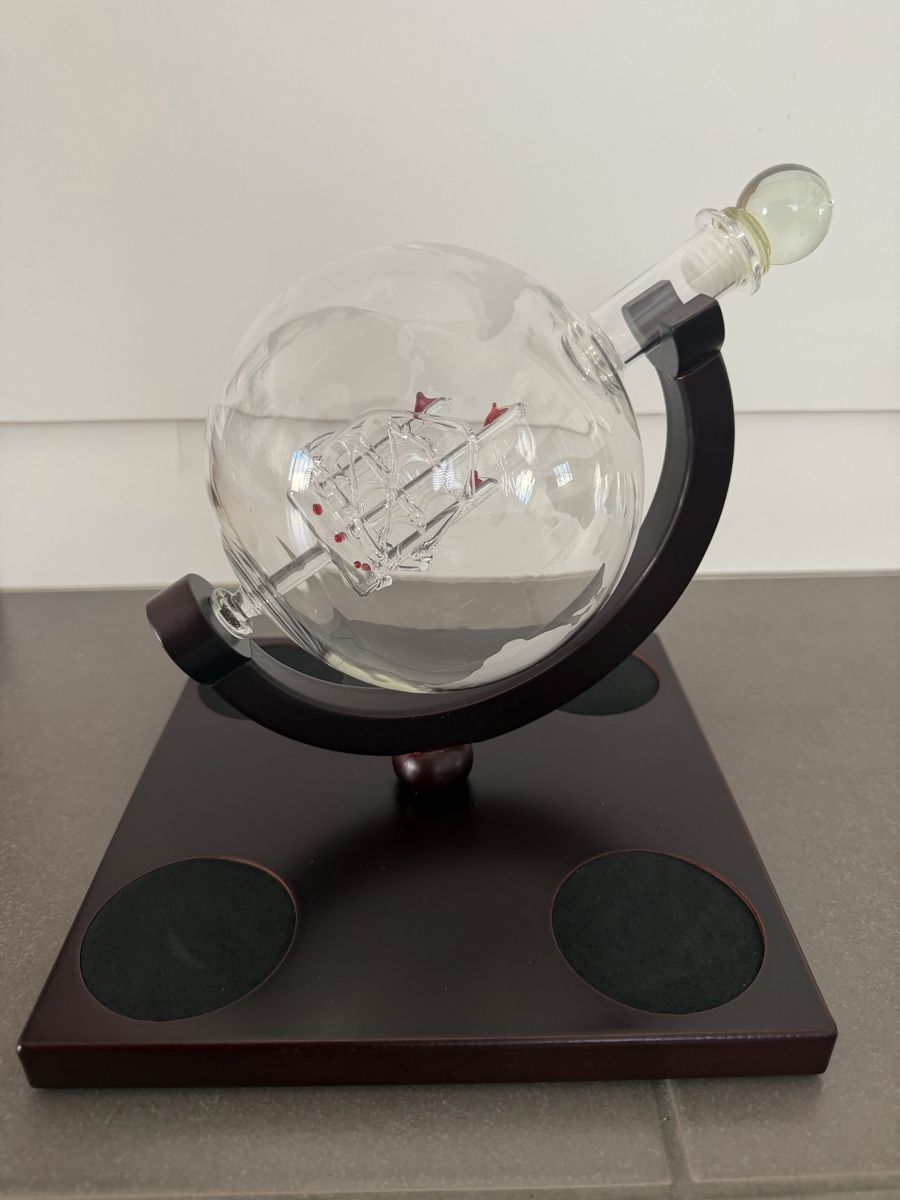 Karaffen: Carafe mappemonde  – Neu (gemäss Beschreibung) aus Vevey von Matx