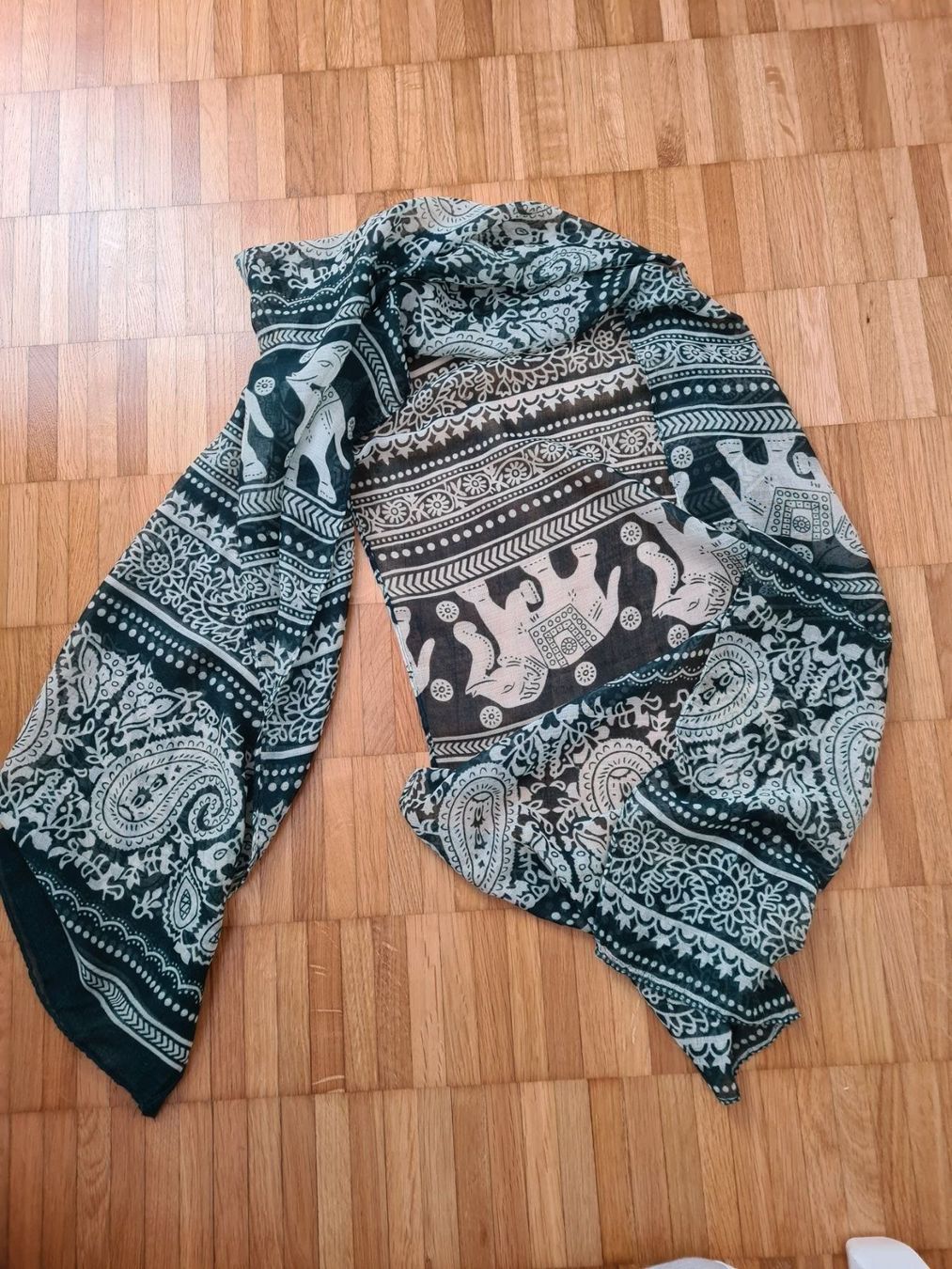 Foulards, Tücher & Schals: Damenschal – Gebraucht aus Jona von Good_luck_ 4