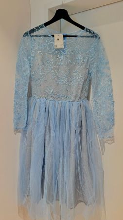 Abendkleid in Blau mit Perlen Grösse M NEU
