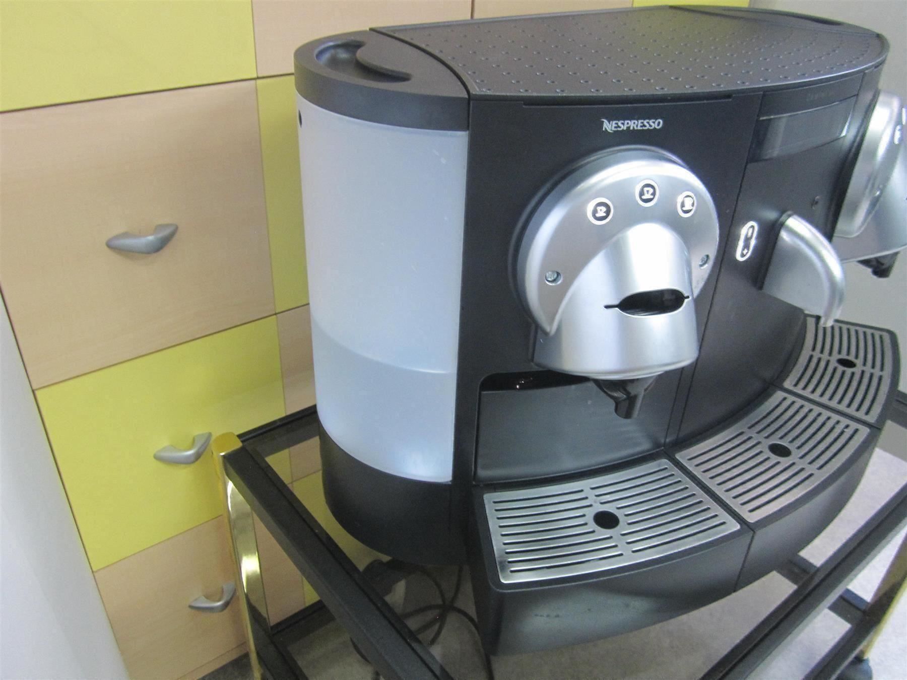 Macchine per caffè & Macchine per espresso: Nespresso Professional CS 200 AB*SERVICE – Usato da Hochdorf venduto da Toni_M 2
