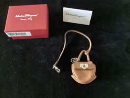 Salvatore Ferragamo, Taschenanhänger