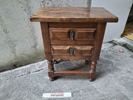 Antiker Nachttisch, Spanischer Stil, Kleine Kommode, Massiv