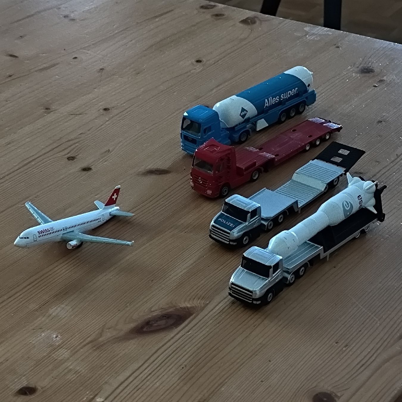 Siku Giocattoli: Lastwagen und Flugzeug  – Usato da Zürich venduto da Sunabernina