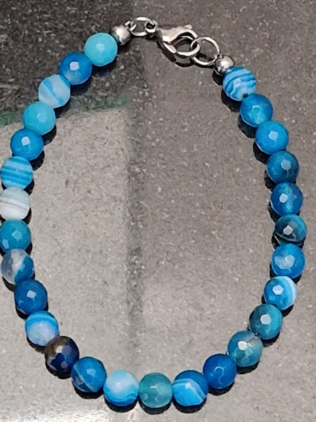 Bracciali & Braccialetti: Armband mit blauen Glassteine – Usato da Rothenburg venduto da pau_2vnd 3