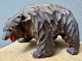 Alter Bär geschnitzt Holz Holzbär Brienzer (?)