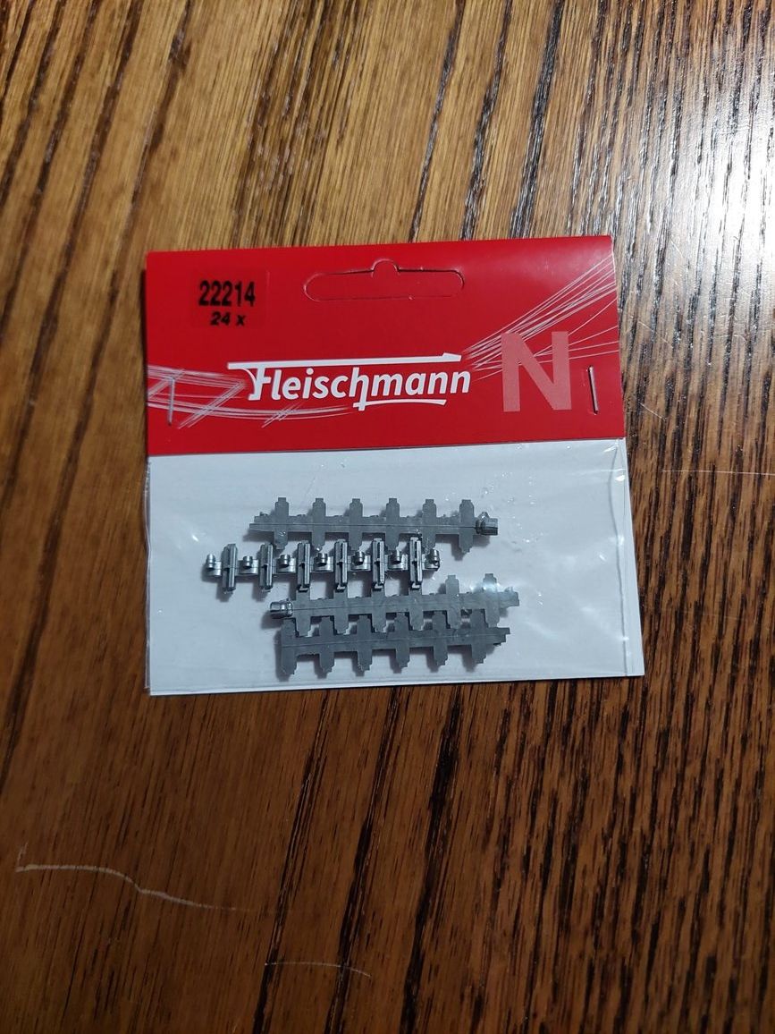 Fleischmann Modellini di ferrovie: Fleischmann 22214, Isolierverbinder – Nuovo e nell'imballaggio originale da Thun venduto da Oetzi7
