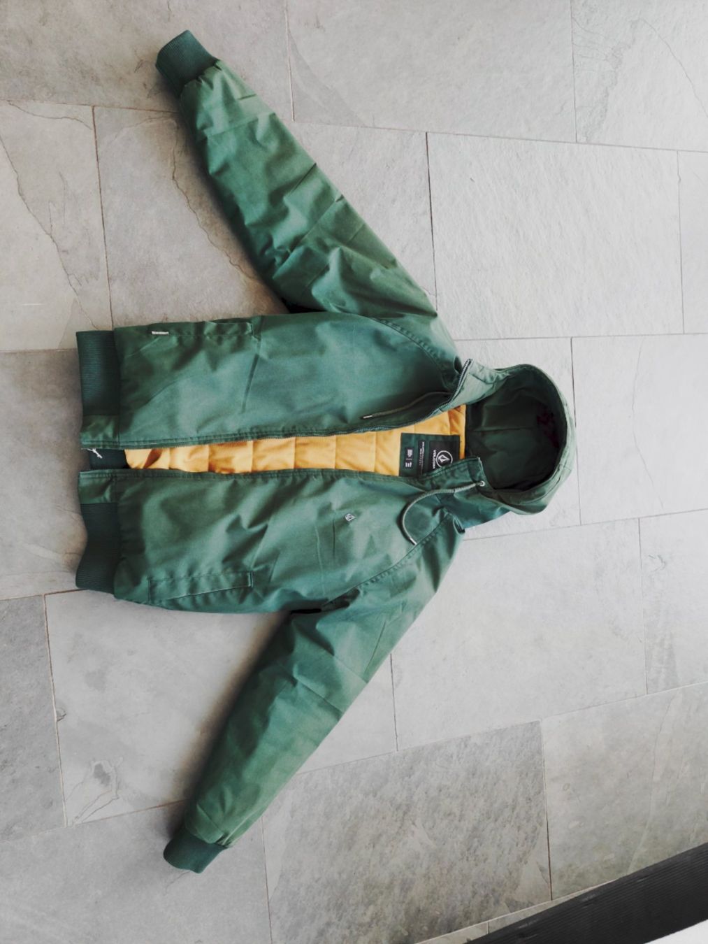 Volcom Giacche: Volcom Snowboard Winterjacke - Grösse M – Usato da Zürich venduto da Matthieu60