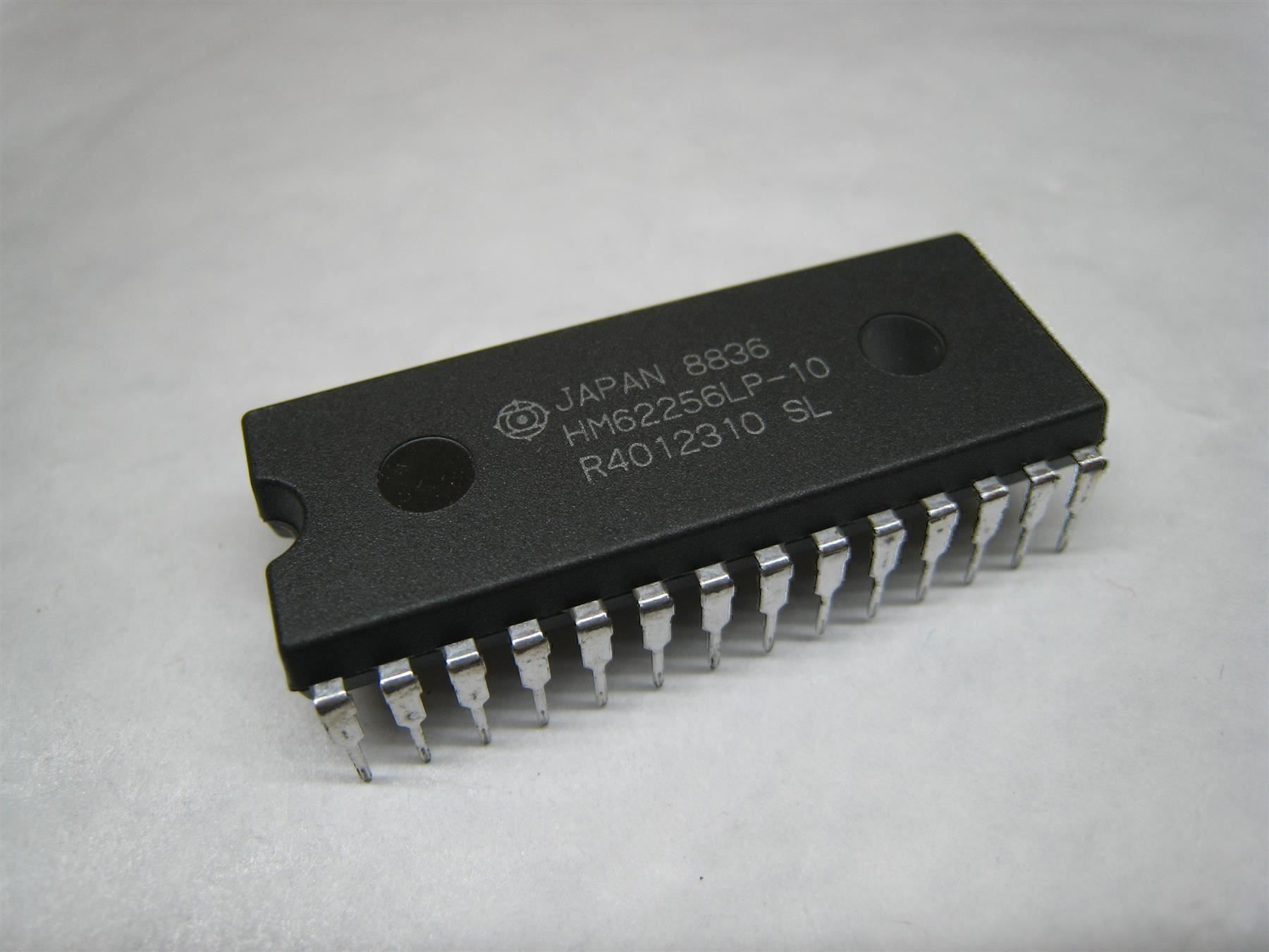 Elektronikbauteile: *****  CMOS Static RAM HM62256    ***** – Neu und originalverpackt aus Villaz-St-Pierre von Ubid 1