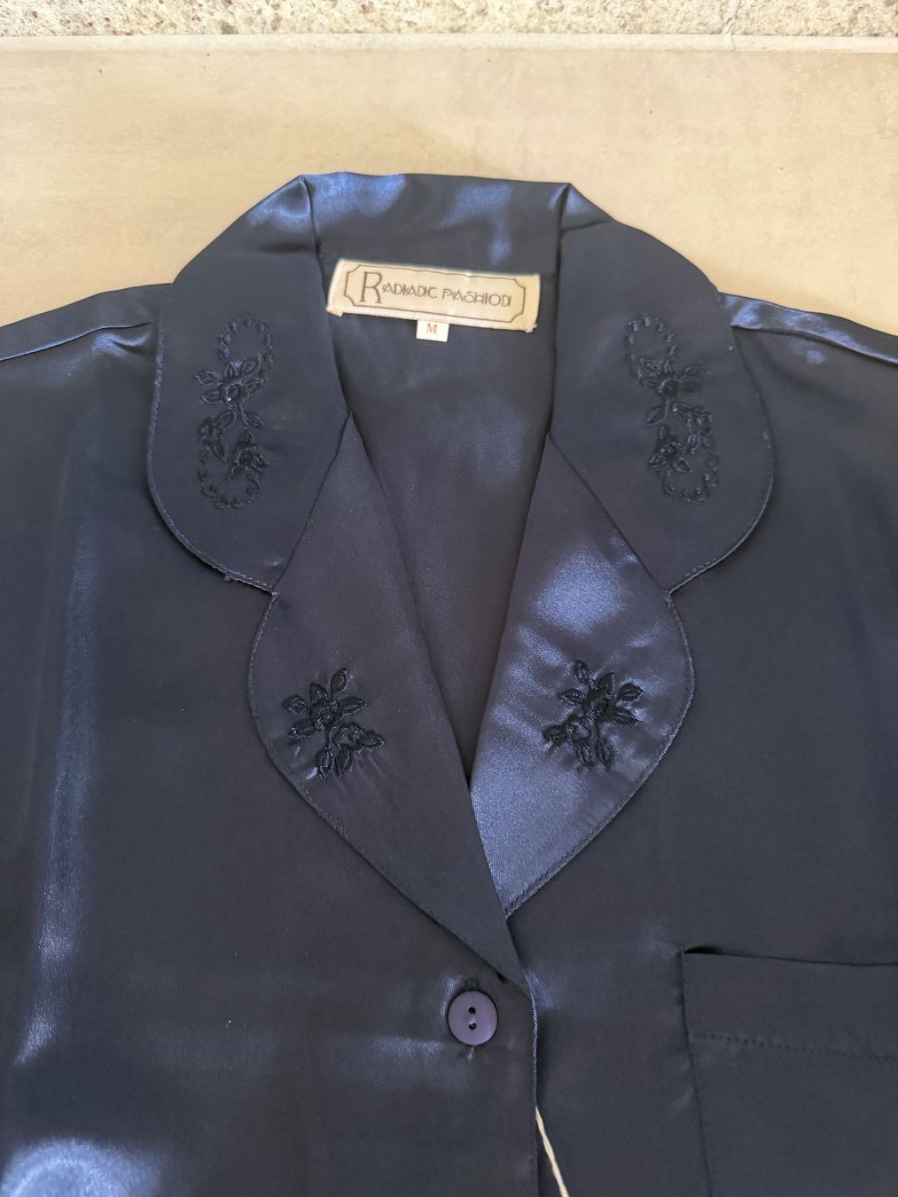 Negligees & Pigiami: Kurz Pyjama in der Grösse M dunkelblau ev. aus Seide???? – Nuovo e nell'imballaggio originale da Geroldswil venduto da Jeremy11 7