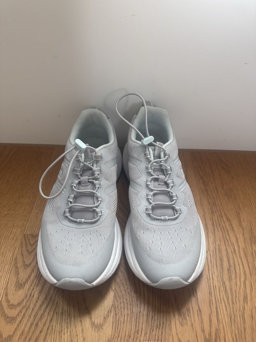 Bench Schuhe für Mädchen: BENCH Turnschuhe / Hallenschuhe 40 – Gebraucht aus Hüttikon von MacDani 1