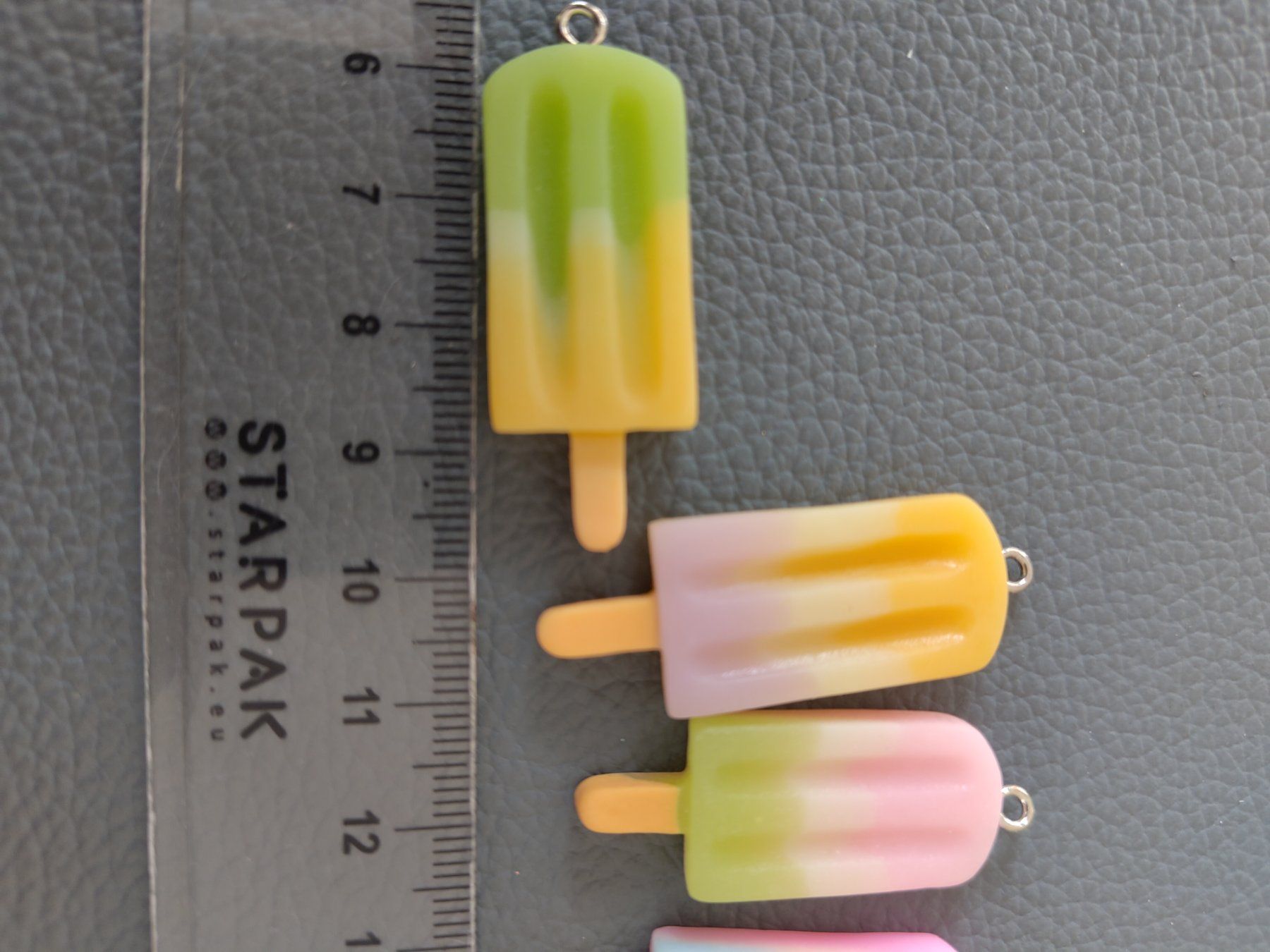 Schlüsselanhänger & - bänder: 9 süsse Eis Stiele Anhänger neu – Neu und originalverpackt aus Leuggern von Pummi19 1