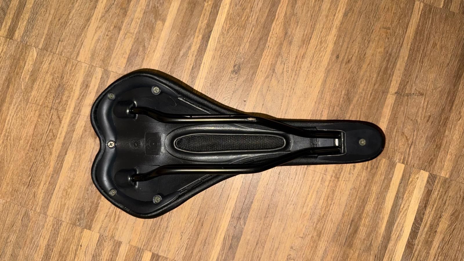 Ersatzteile: Velo Sattel – Neu (gemäss Beschreibung) aus Zürich von dav_dx9c 1