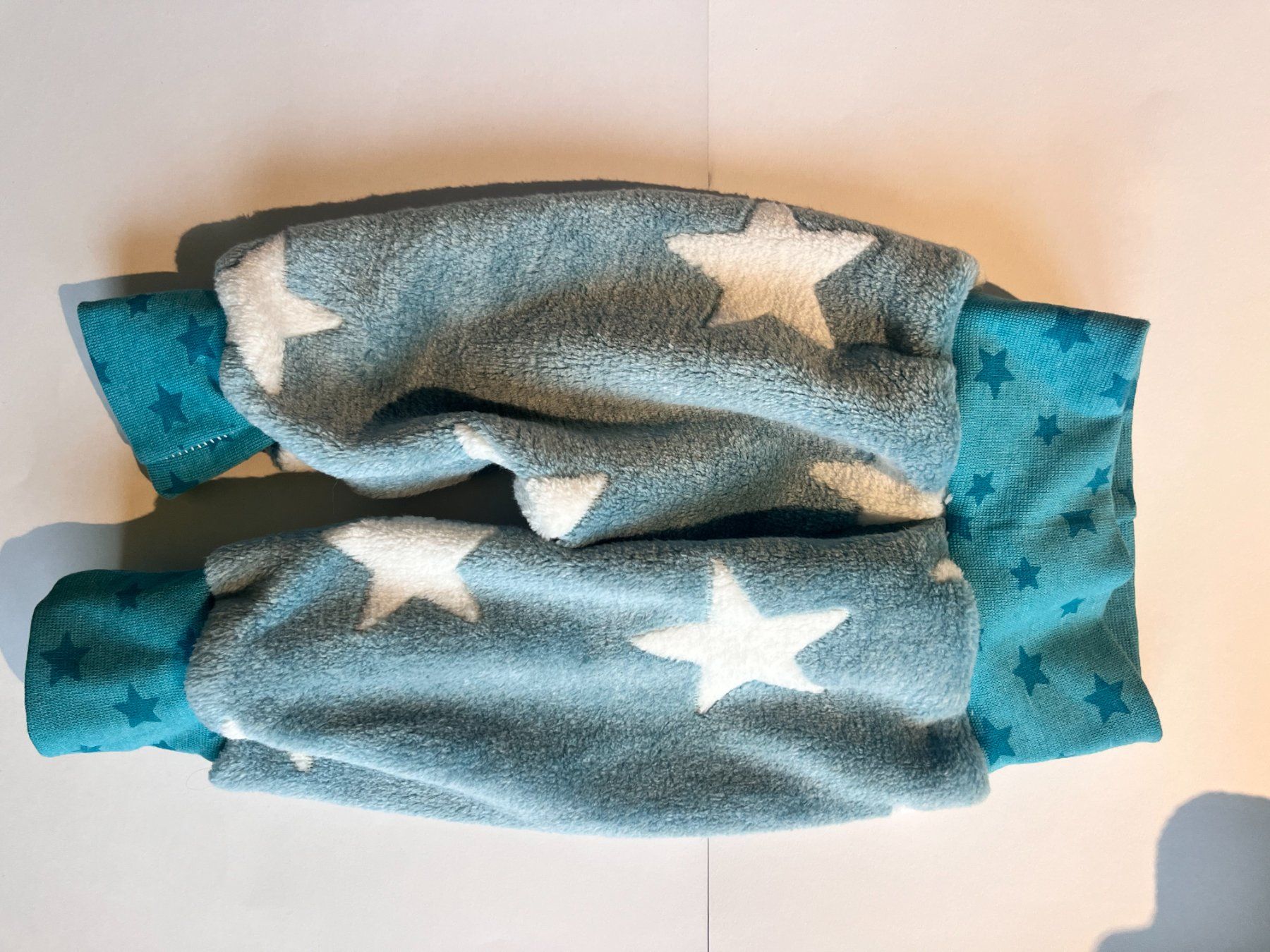 Pantaloni: 1 Kinderhose selbst genäht – Nuovo e nell'imballaggio originale da Büsserach venduto da bor_s88m