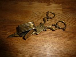 Antike Dochtschere mit Dochtfänger Antike, Messing