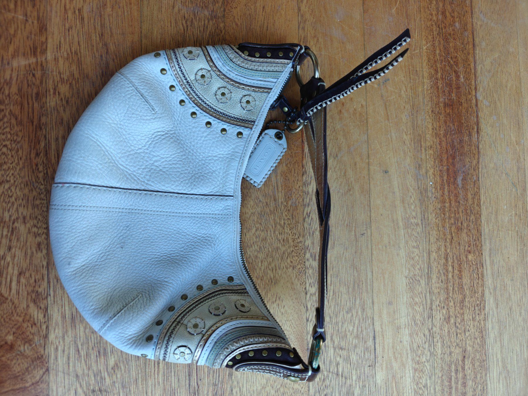 Coach Borse da donna: Vintage Coach ivory leather Soho grommet stud Hobo purse bag – Usato da Geneve venduto da readycat 2