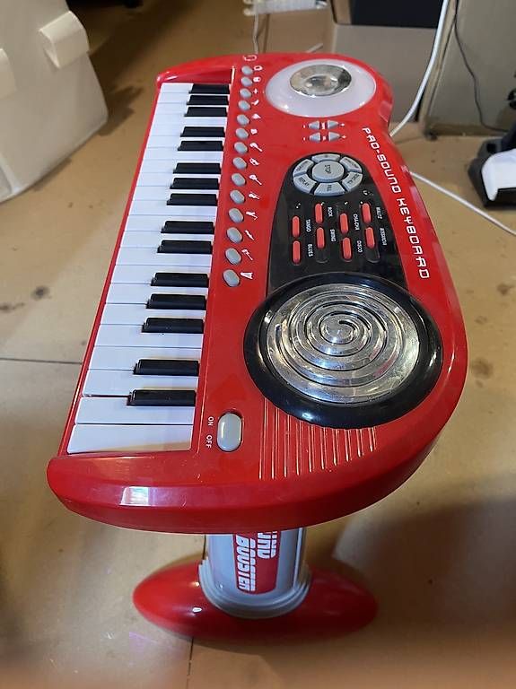 Jouets: Kleinkinder Keyboard  – D'occasion à Lengnau BE par phi_ygb5 2