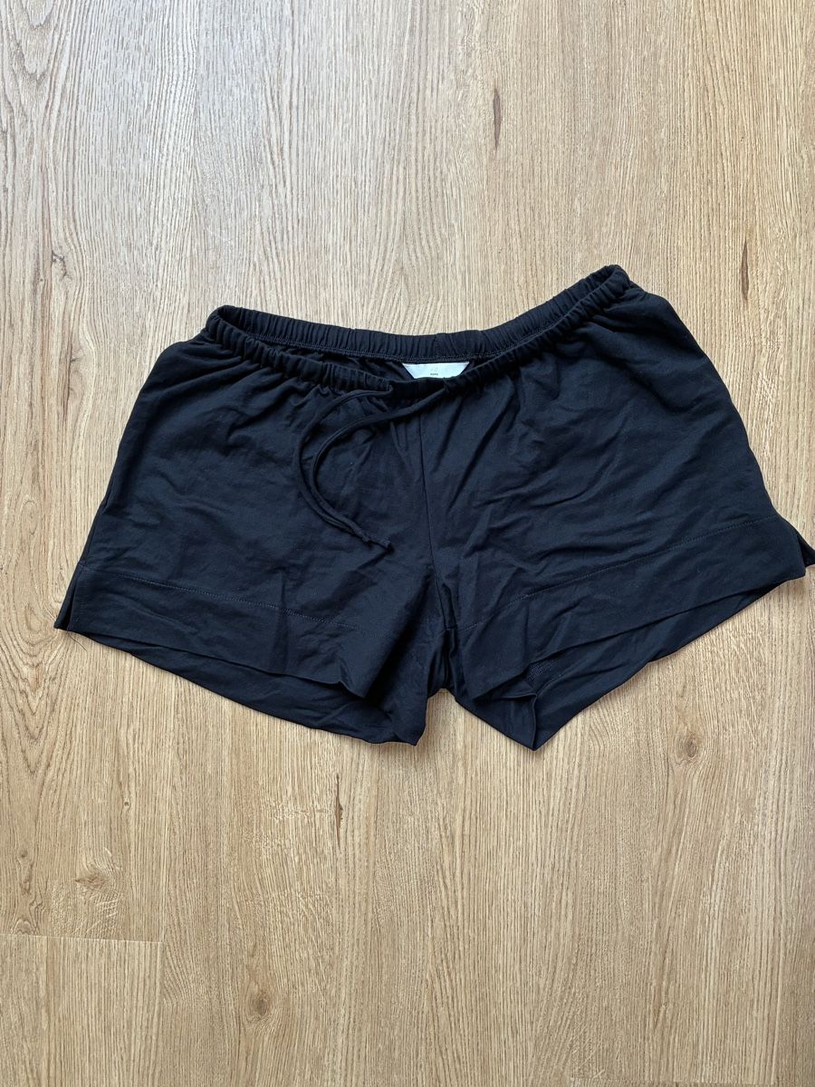 H&M Pantaloni: Kurze Schwangerschaftshosen Grösse M – Usato da Witterswil venduto da Livee