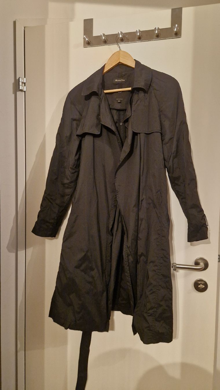 Massimo Dutti Mäntel: Massimo Dutti Trench Coat Black – Gebraucht aus Winterthur von Zuwenigplatz 4