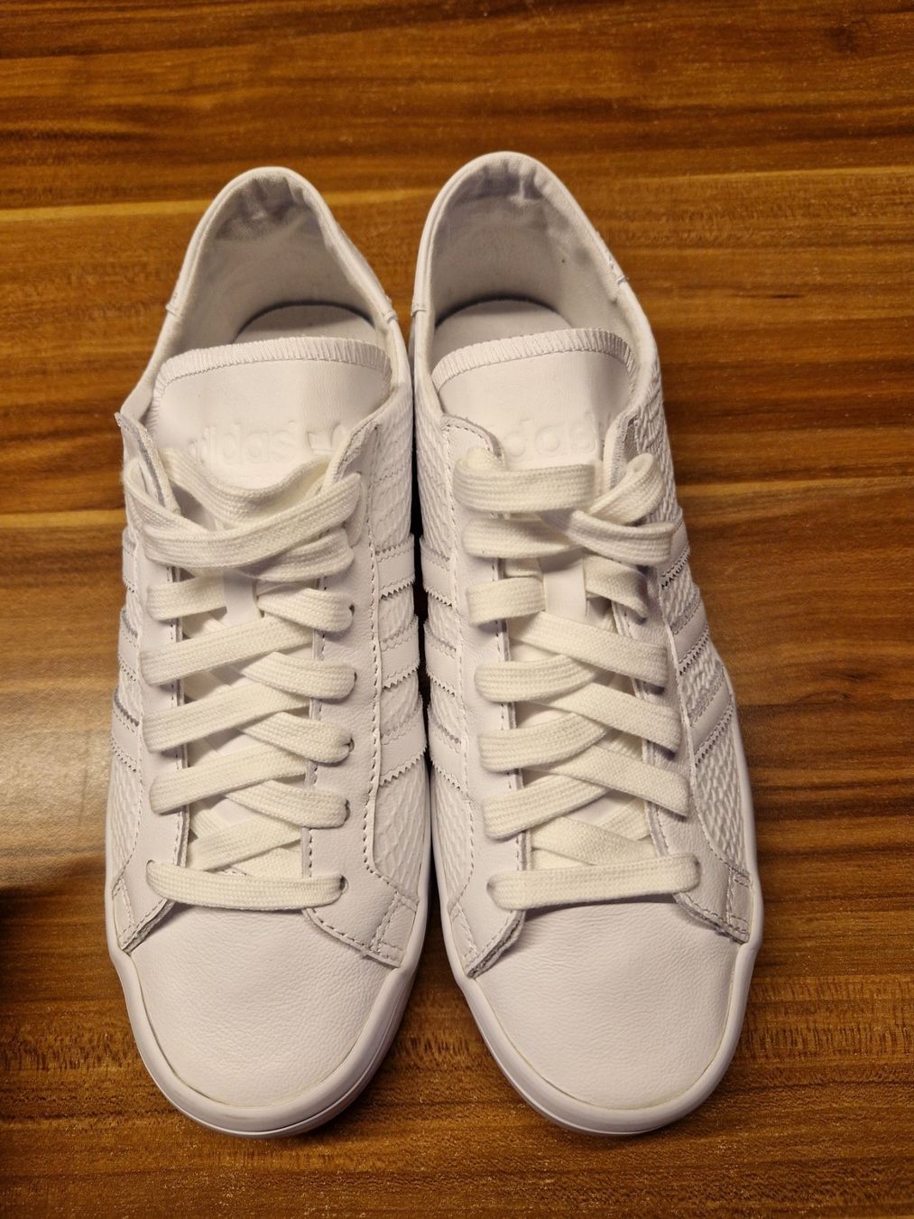 Adidas Scarpe da donna: Adidas Sneaker Damen weiss 38 2/3 – Nuovo (secondo la descrizione) da Igis venduto da Vulleta.38 1