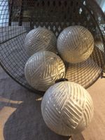 sehr schöne grosse Kugel, Durchmesser 12cm weiss mit silber