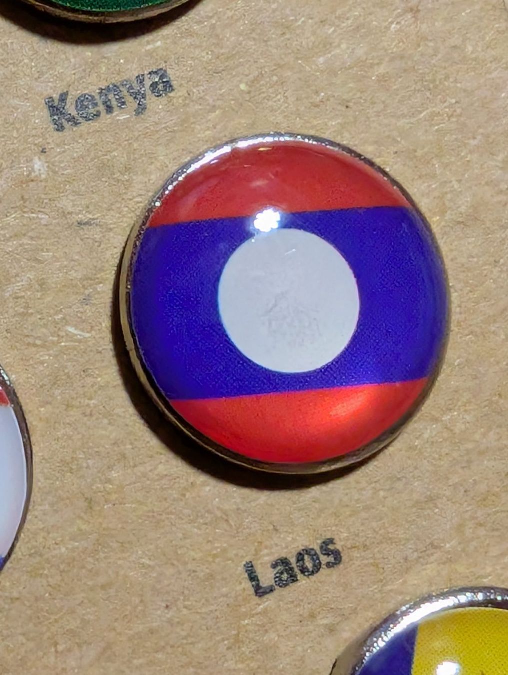 Plaquettes & Badges: Ansteckpin LW: Länderwappen – D'occasion à Oppligen par Pin-Fall-Shop