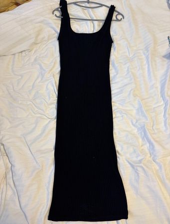 Robe Zara noire, taille S, parfait état pour l'été!