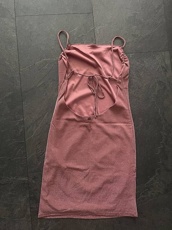 Kleider: Kleid eng rosa pull&bear – Gebraucht aus Schliern b. Köniz von Viven_K 2