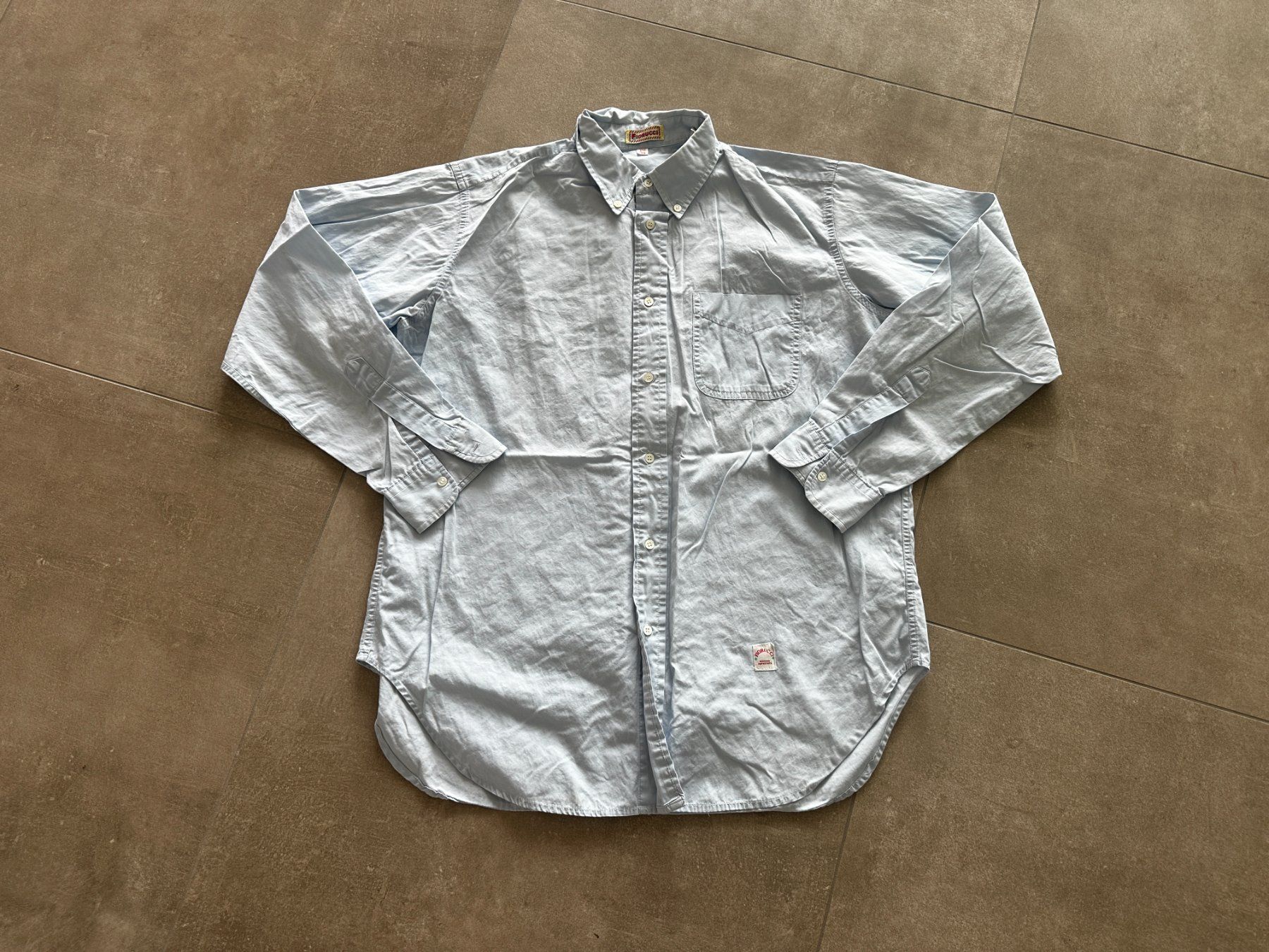 Chemises: Used shirt – D'occasion à Lugano par _tuttifrutti_