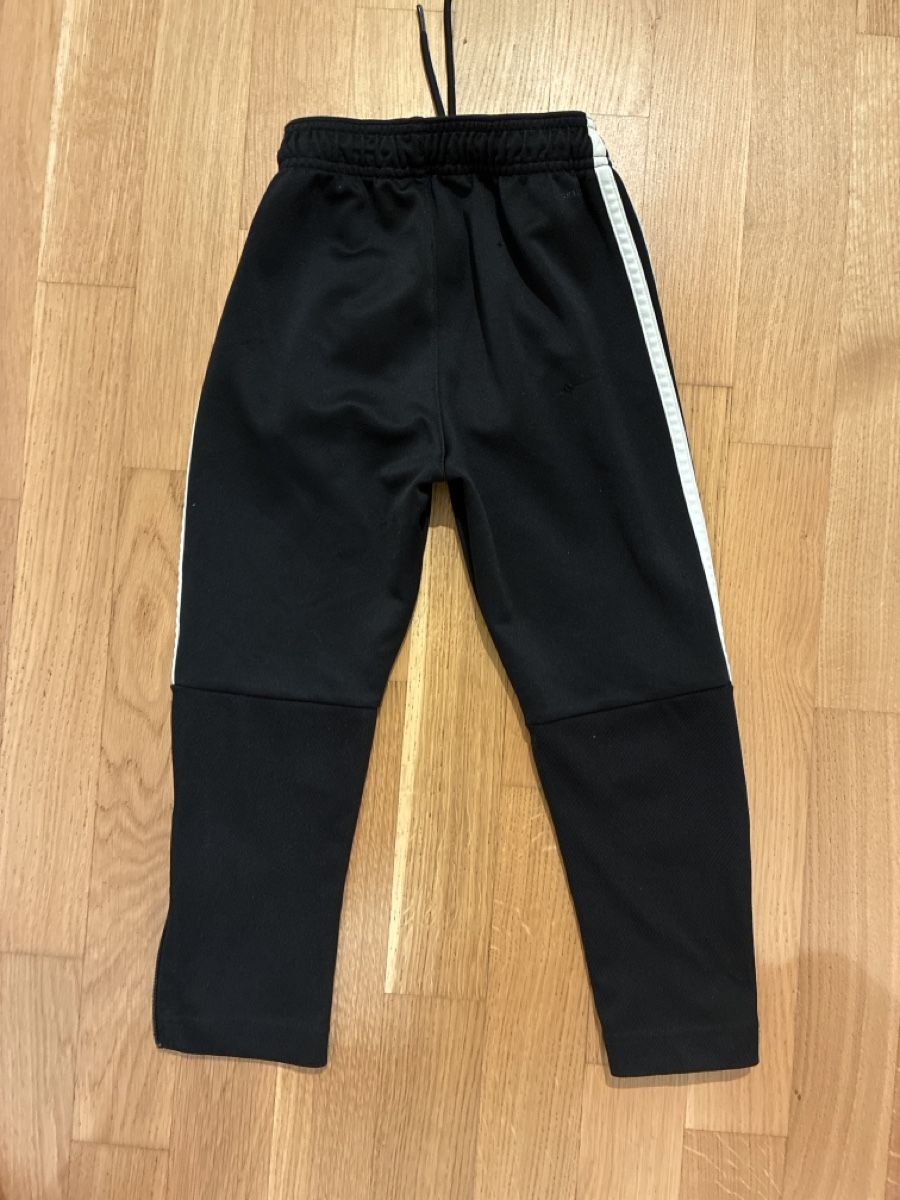 Adidas Pantaloni: Adidas Sporthose , Trainerhose  – Usato da Winterthur venduto da Tiklo 1