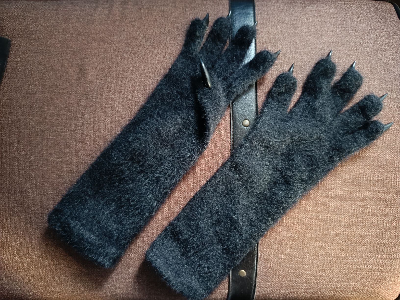 Guanti & manicotti: Handschuhe mit Krallen, Wolfshandschuhe – Nuovo (secondo la descrizione) da Biberist venduto da Belzebu 1
