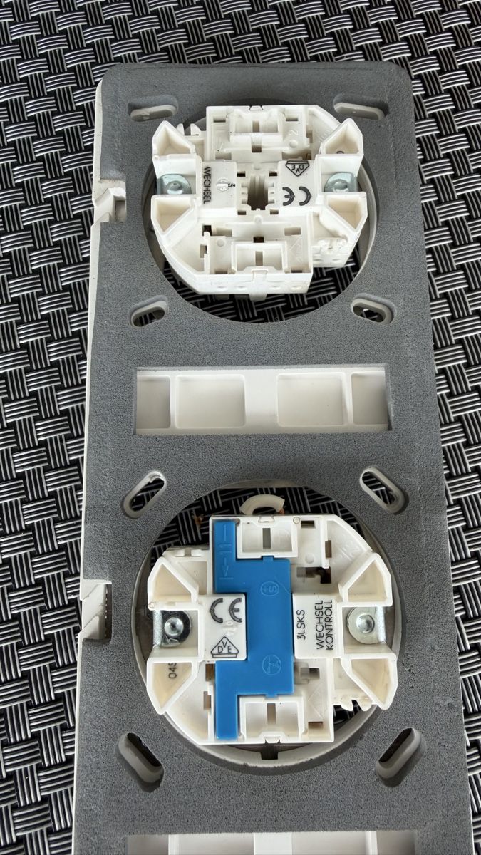 Feller Interruttori: FELLER NUP 1x3 2x Schalter 1xT13 – Usato da Wolfwil venduto da Poulet60 3