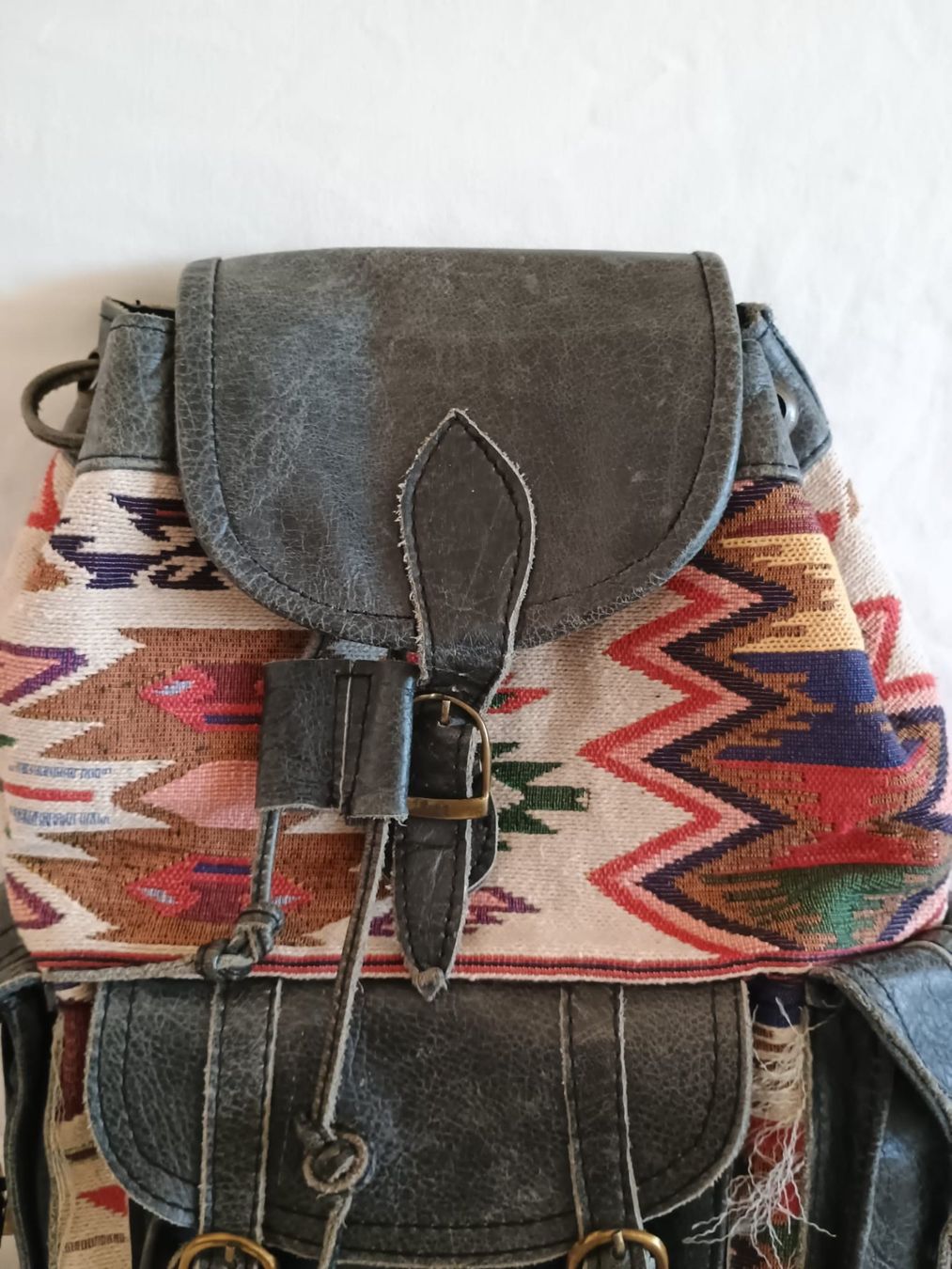 Zaini: Lederrucksack mit Stickoptik – Usato da Zürich venduto da Averandomage 4