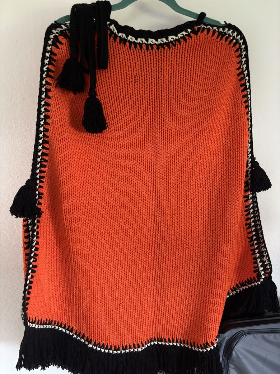 Altro in Moda donna: Malerne Birger Poncho Orange,  neue – Usato da Wangen ZH venduto da tel_gxb5 9