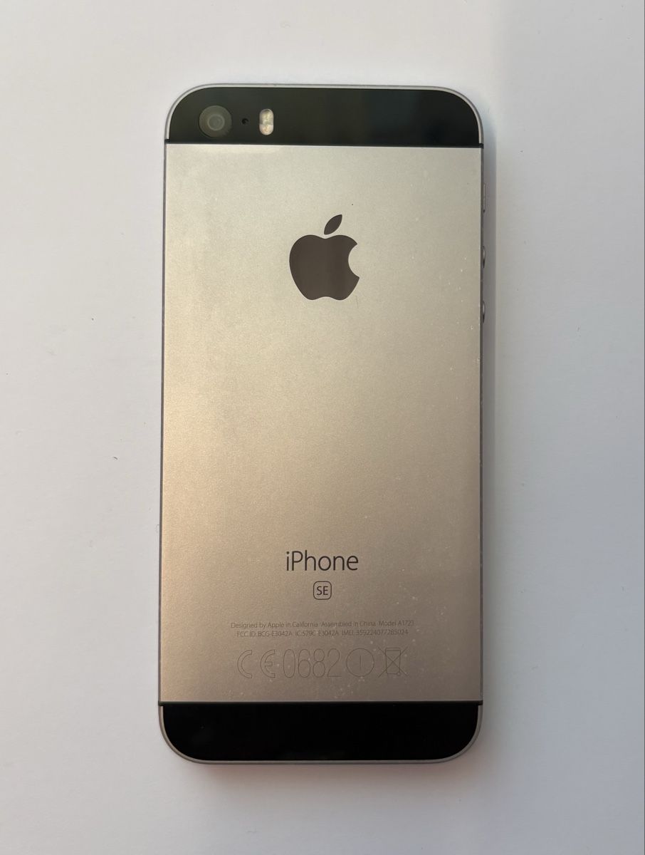 Apple Telefoni cellulari / Smartphones: Apple iPhone SE 1. Gen. Silber 64 GB – Usato da Turbenthal venduto da Pepi52