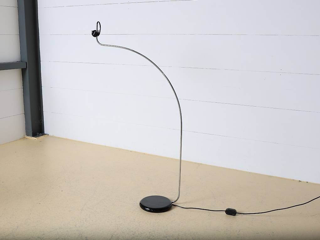 Oluce Lampade: Oluce  Stehleuchte | Bruno Gecchelin | Schwarz und Chrom – Usato da Meinisberg venduto da atelier_TILIJA