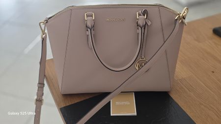 Sac à main Michael Kors rose poudré, parfait pour l'été !