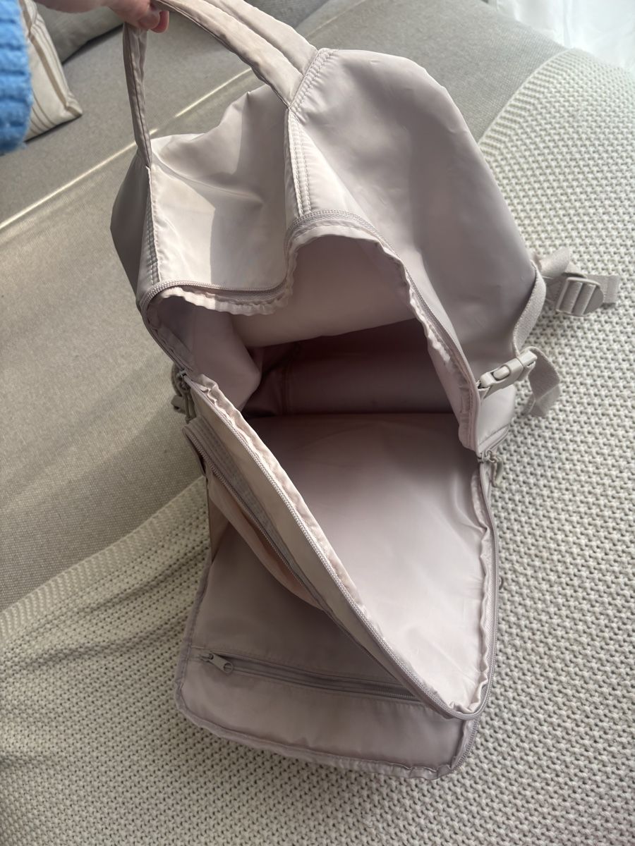 Zaini: Cream backpack. Perfect condition! Great for travel. – Nuovo (secondo la descrizione) da Zürich venduto da sar_f9xy 1