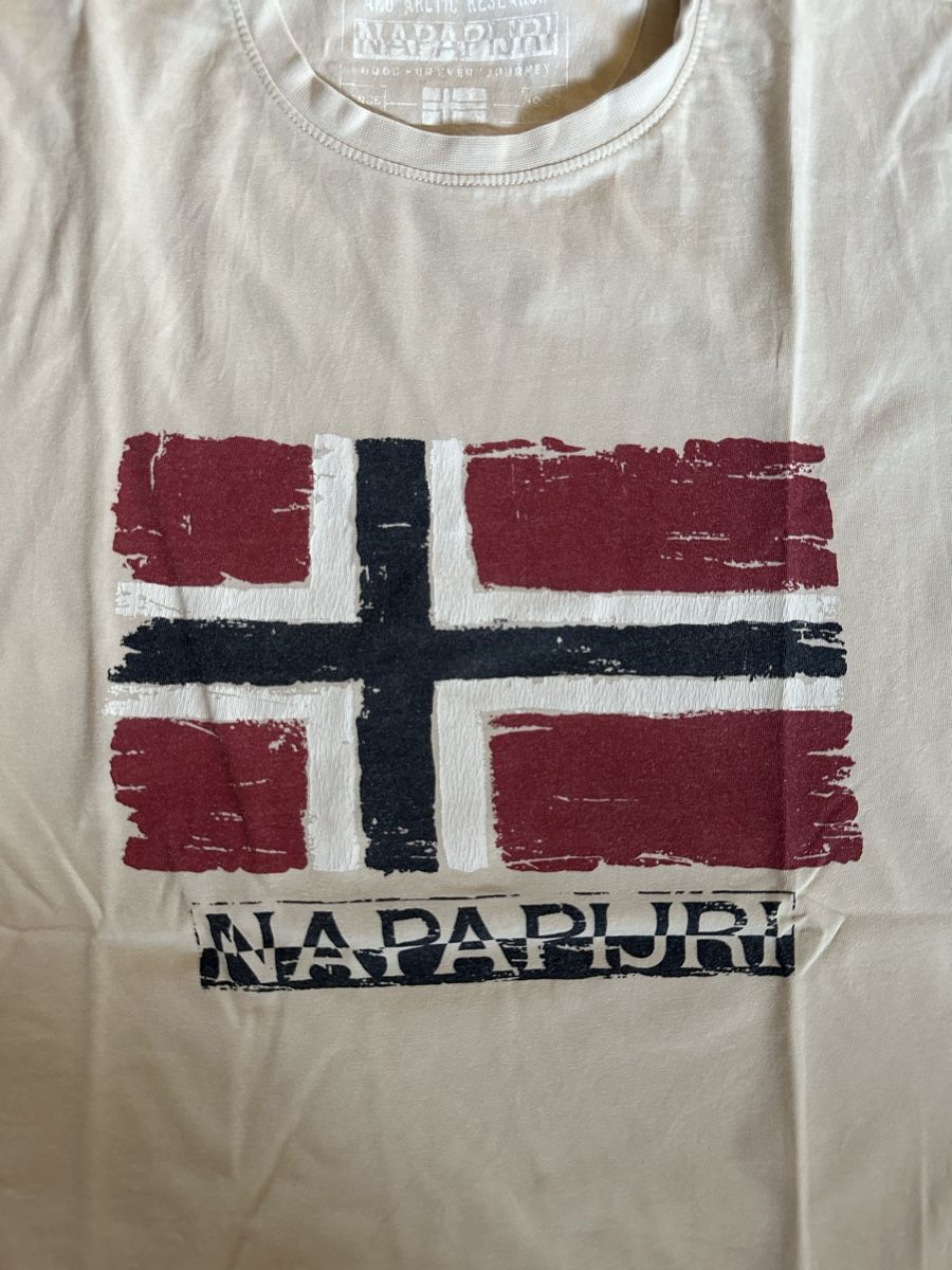 Napapijri T-shirt: T-shirt beige, size M, Napapijri  – Usato da Losone venduto da Gioelenalli_ 2