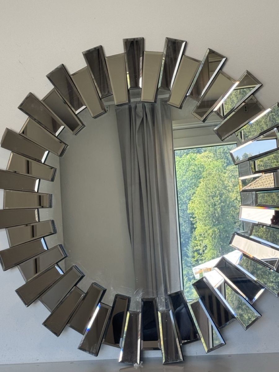Spiegel: Spiegel Sonnenform mit ca. 100 cm Durchmesser. – Gebraucht aus Turbenthal von Homegoods