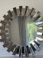 Spiegel Sonnenform mit ca. 100 cm Durchmesser.