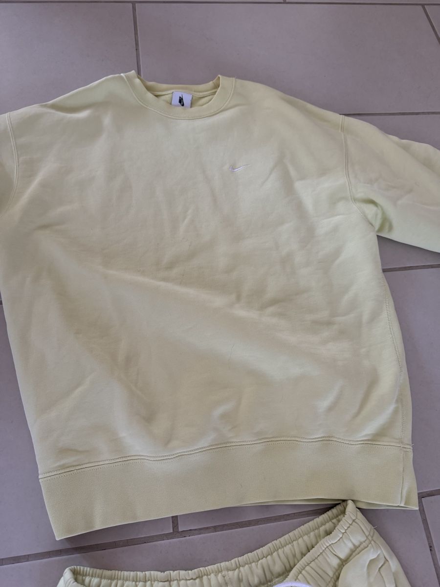 Nike Kleiderpakete: Nike Trainingsanzug Set hellgelb Groesse M  – Gebraucht aus Bassersdorf von Sandy456 3